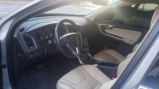 VOLVO XC60 2.0 T5 MOMENTUM GASOLINA 4P AUTOMÁTICO